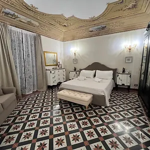La Piazza è Mia , Cefalù Italie